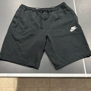 Nike mens sweat shorts size XL with zipper pockets